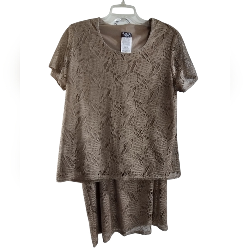 💚 Simple And Elegant Formal Gold Lace Short Sleeve Top and Skirt Set Size 14P